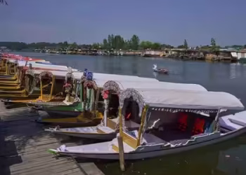 Srinagar Records Hottest Day of the Season as Mercury Soars to 35.9°C